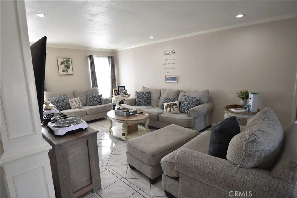 848 Via Felipe, Corona, California 92882 home-pic-3