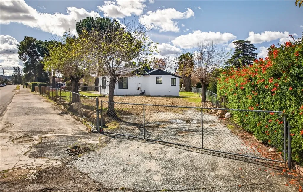 1337 Beryl, Mentone, California 92359 home-pic-21