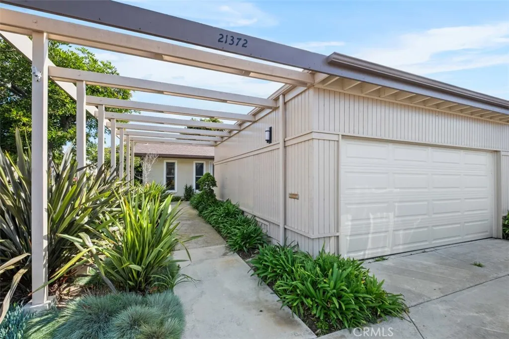 21372 Green Cove, Huntington Beach, California 92646 home-pic-3