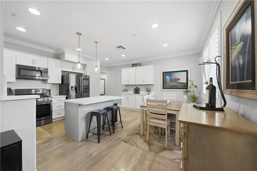 27580 Darrington Avenue 2, Murrieta, California 92562 home-pic-1