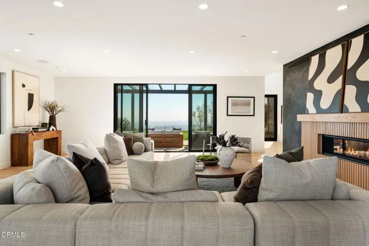 22-web-or-mls-805MW-708SkyviewTer-Int-38
