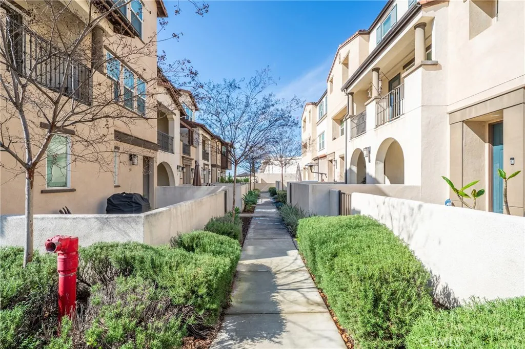 619 W Foothills Blvd 53, Glendora, California 91741 home-pic-3