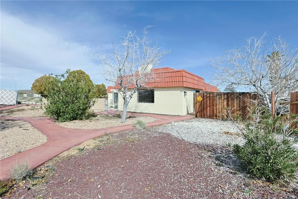3150 Julcrest, Yucca Valley, California 92284 home-pic-59