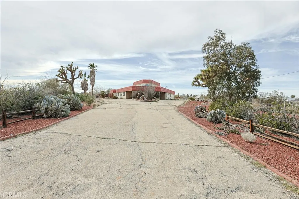 3150 Julcrest, Yucca Valley, California 92284 home-pic-63
