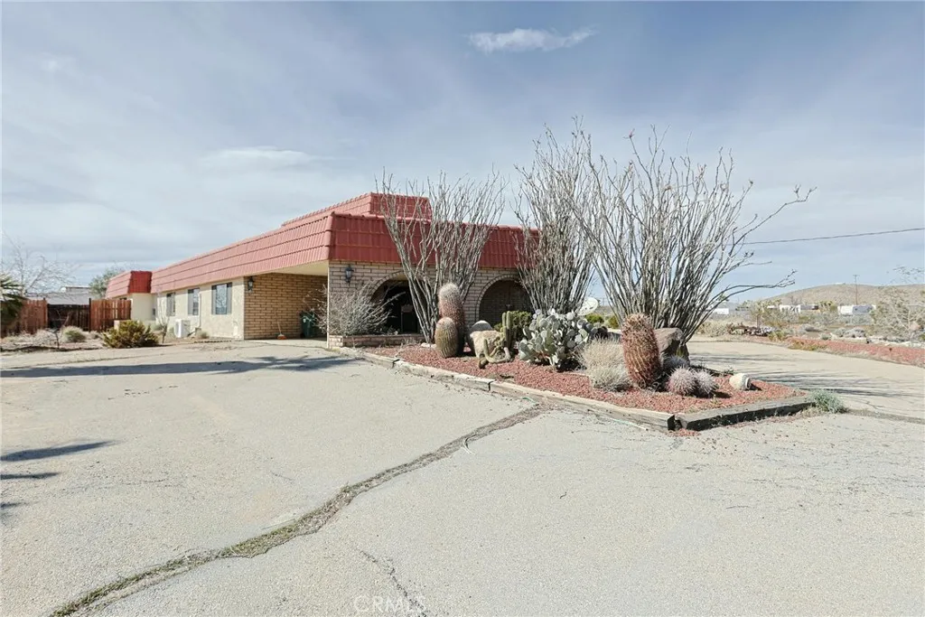 3150 Julcrest, Yucca Valley, California 92284 home-pic-2
