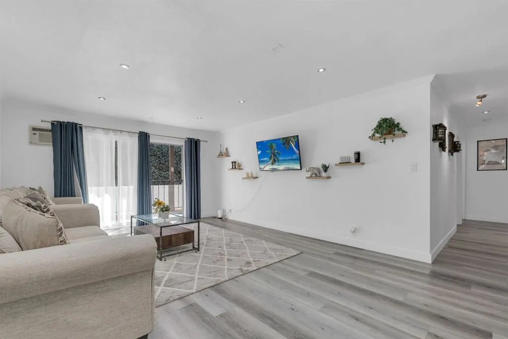 2500 2500 Miramar Ave 203, Castro Valley, California 94546 home-pic-2
