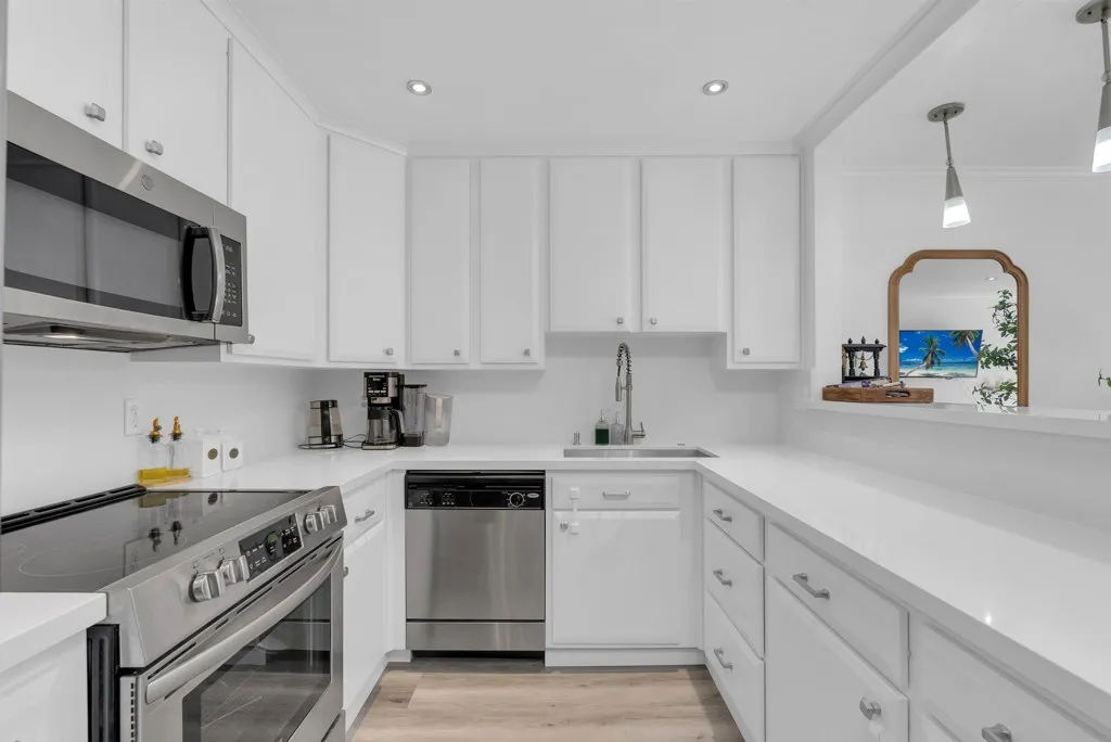 2500 2500 Miramar Ave 203, Castro Valley, California 94546 home-pic-4
