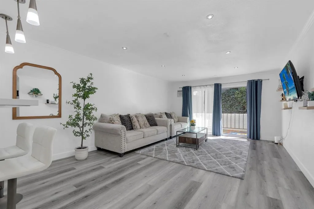 2500 2500 Miramar Ave 203, Castro Valley, California 94546 home-pic-1