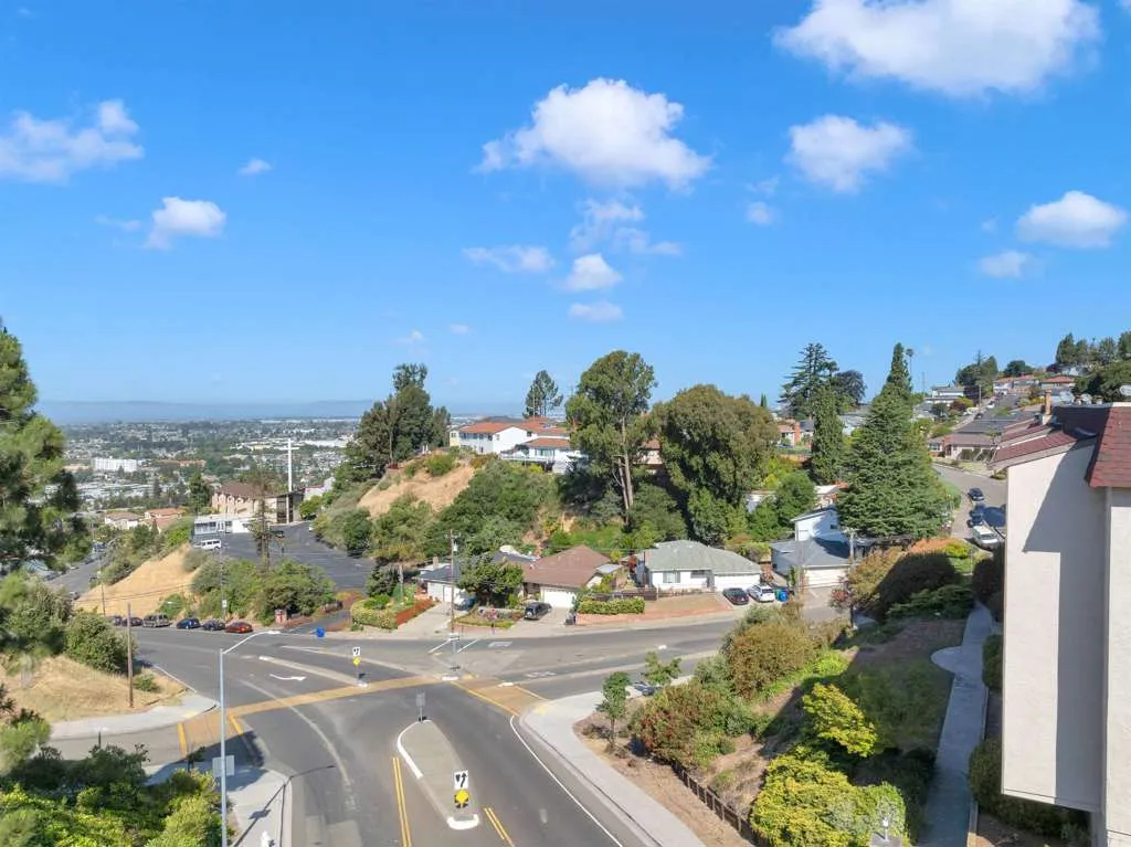 2500 2500 Miramar Ave 203, Castro Valley, California 94546 home-pic-19