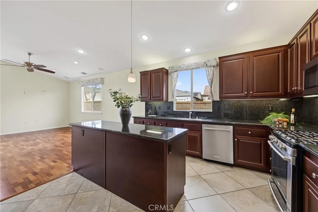 399 Cabrera, Hemet, California 92545 home-pic-20