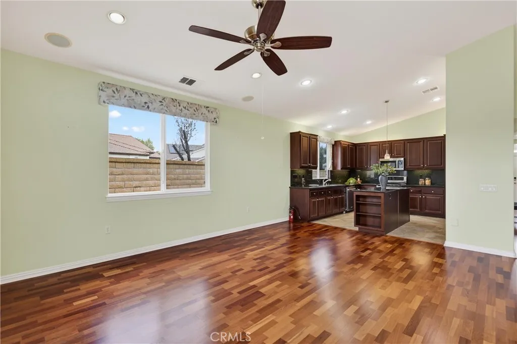 399 Cabrera, Hemet, California 92545 home-pic-14