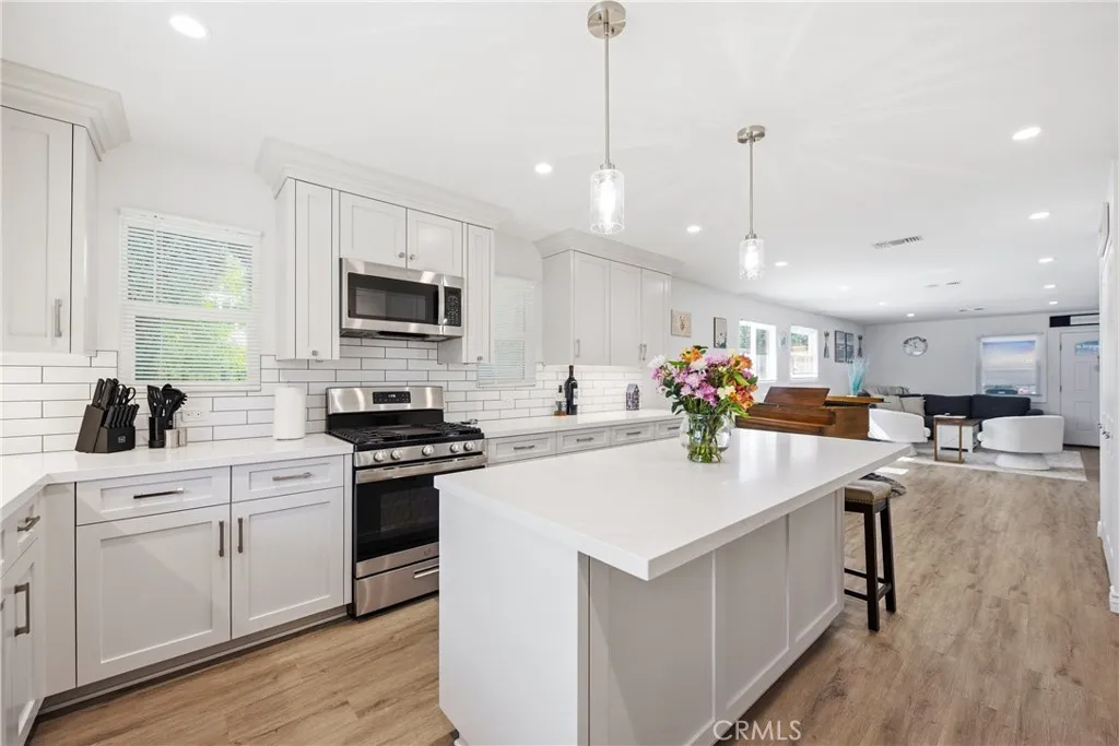 2235 Clover, Simi Valley, California 93065 home-pic-7