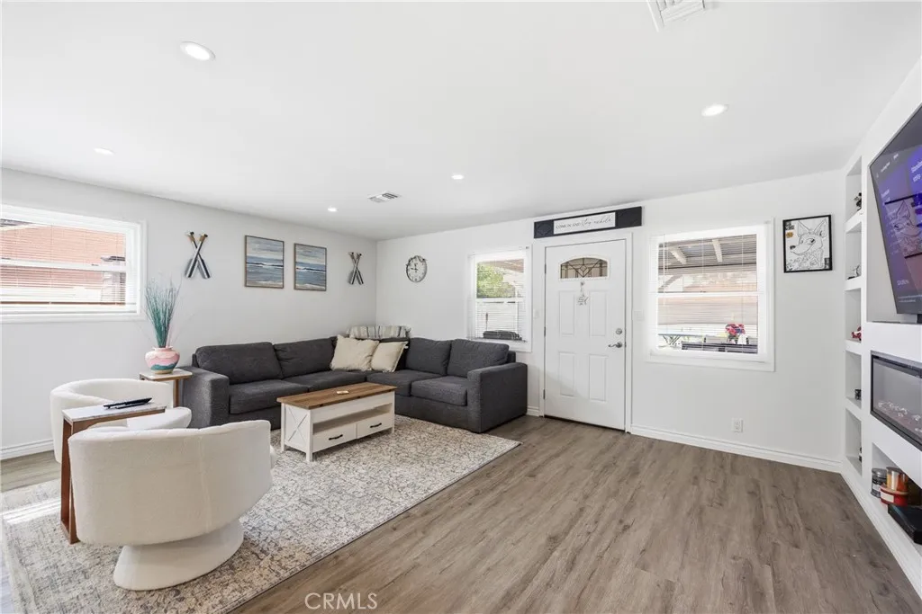 2235 Clover, Simi Valley, California 93065 home-pic-21