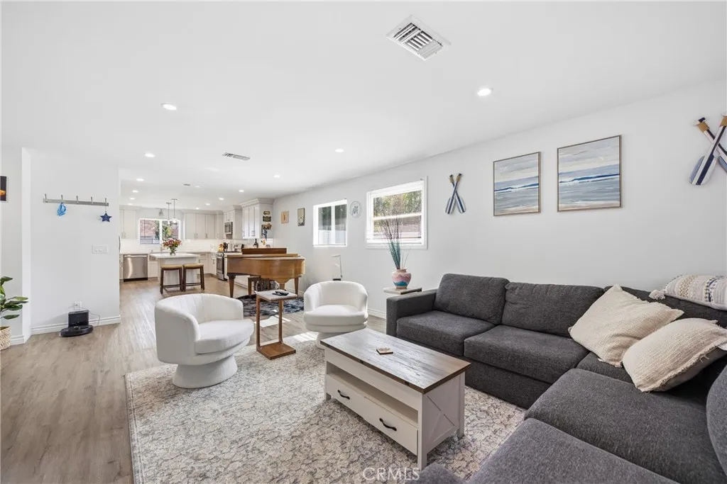 2235 Clover, Simi Valley, California 93065 home-pic-10