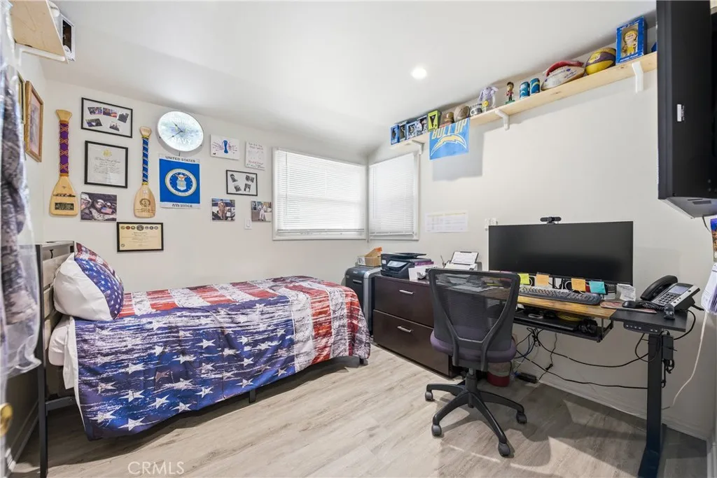 2235 Clover, Simi Valley, California 93065 home-pic-17