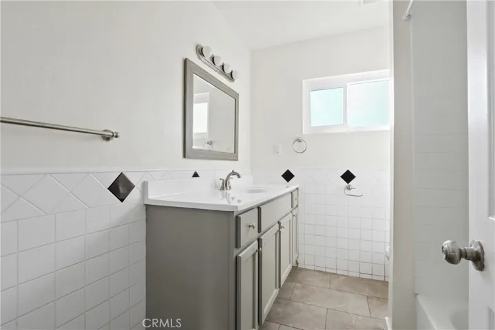 Unit 1 bathroom