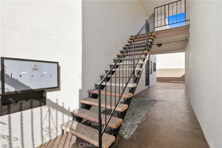 Inside entry mailboxes