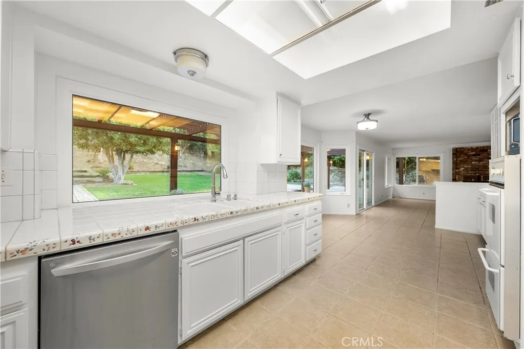 11926 Rexbon, Granada Hills, California 91344 home-pic-12