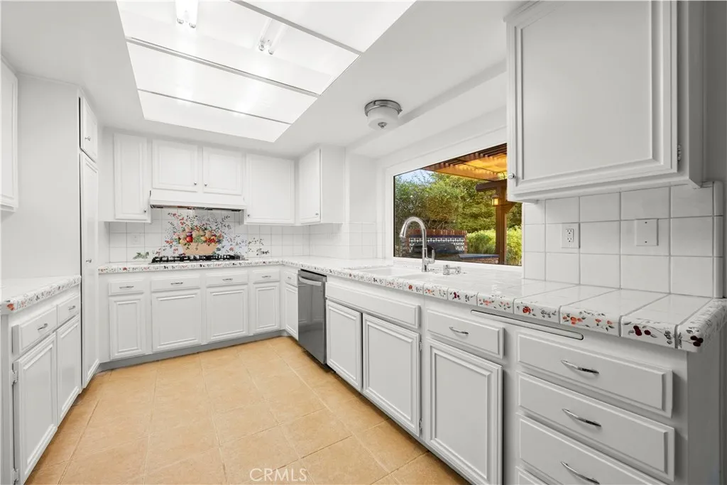 11926 Rexbon, Granada Hills, California 91344 home-pic-9