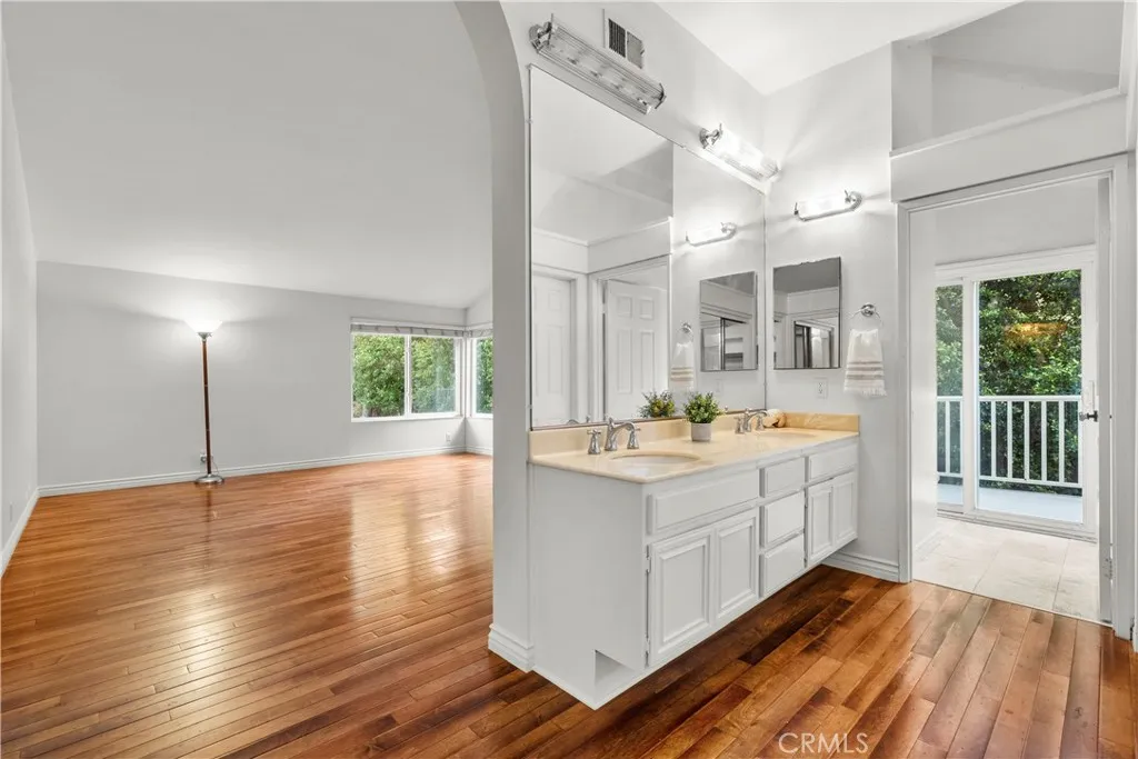 11926 Rexbon, Granada Hills, California 91344 home-pic-20