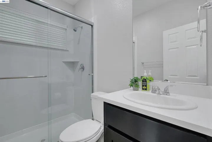 This full bathroom in street level