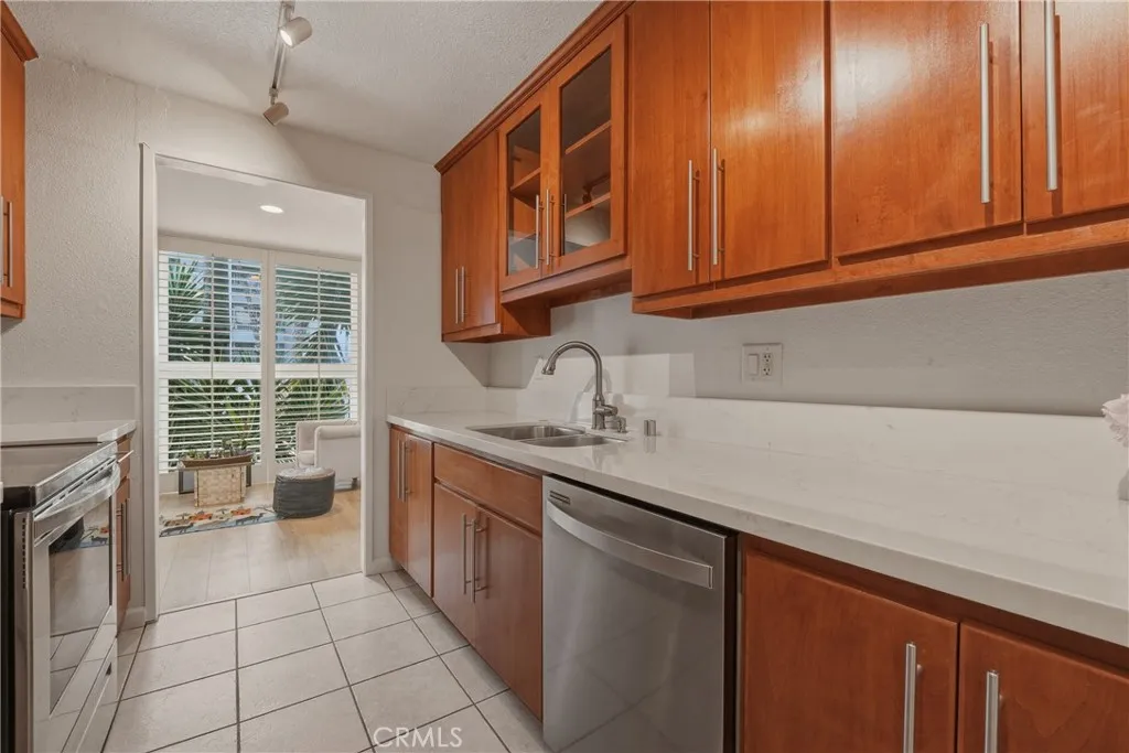 1803 E Ocean 201, Long Beach, California 90802 home-pic-18
