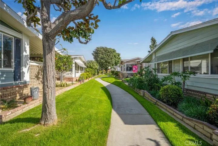 Walking path and just steps to community pool,spa and clubhouse