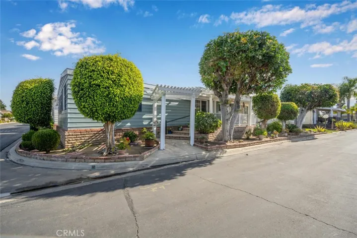 Move-in ready corner lot gem