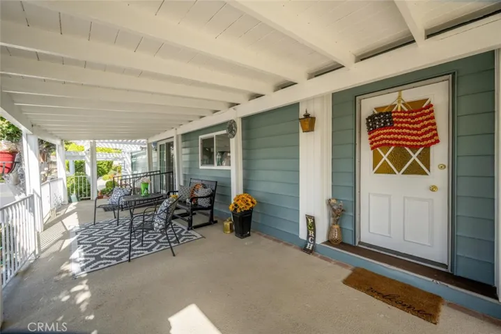 Oversized front porch patio
