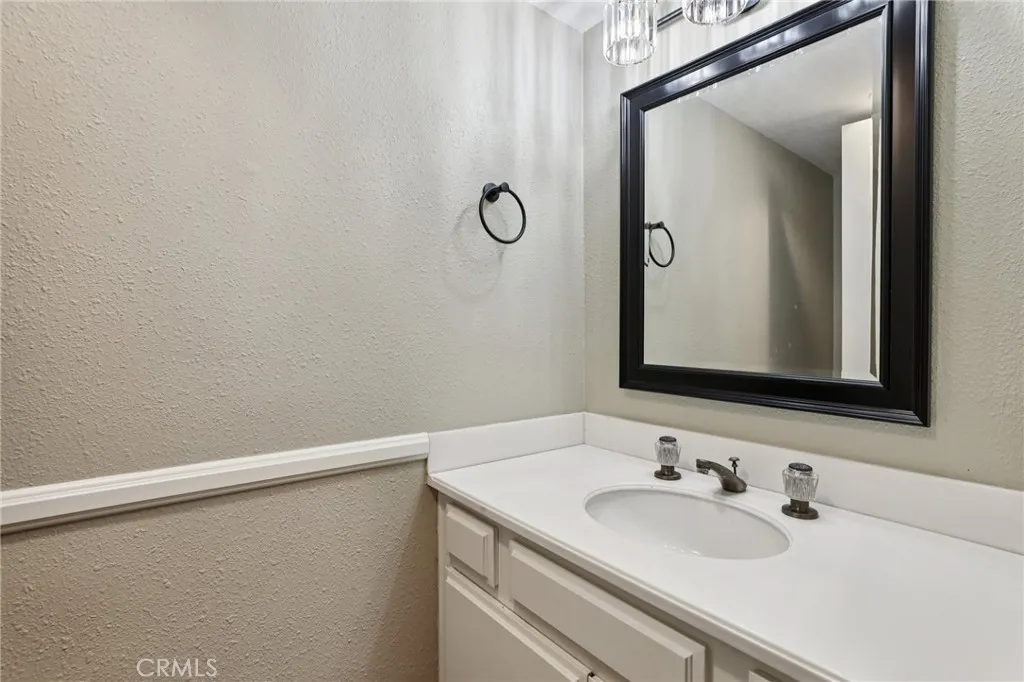 369 Avenida Granada, Long Beach, California 90814 home-pic-15