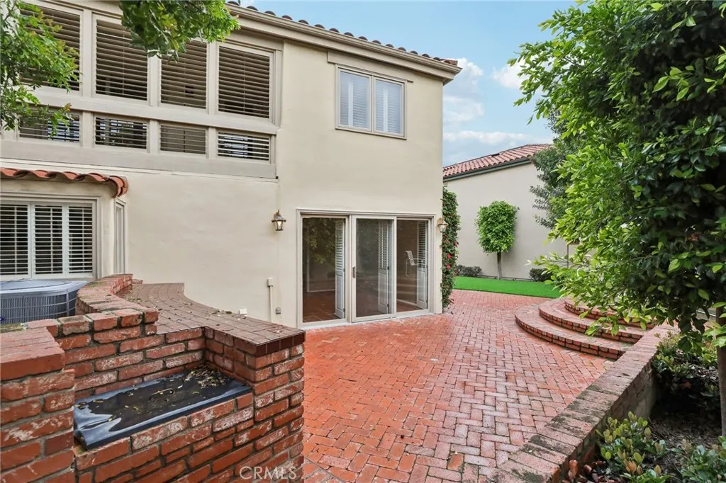 369 Avenida Granada, Long Beach, California 90814 home-pic-33