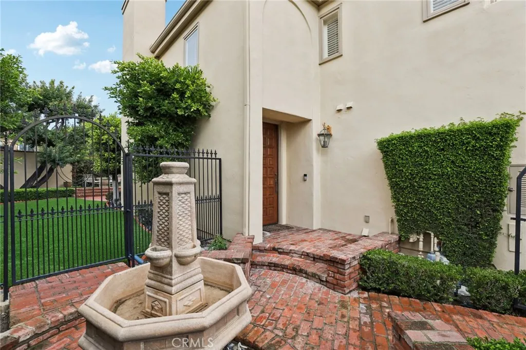 369 Avenida Granada, Long Beach, California 90814 home-pic-3