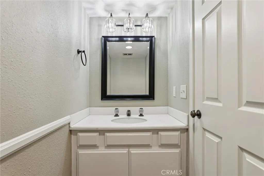 369 Avenida Granada, Long Beach, California 90814 home-pic-16