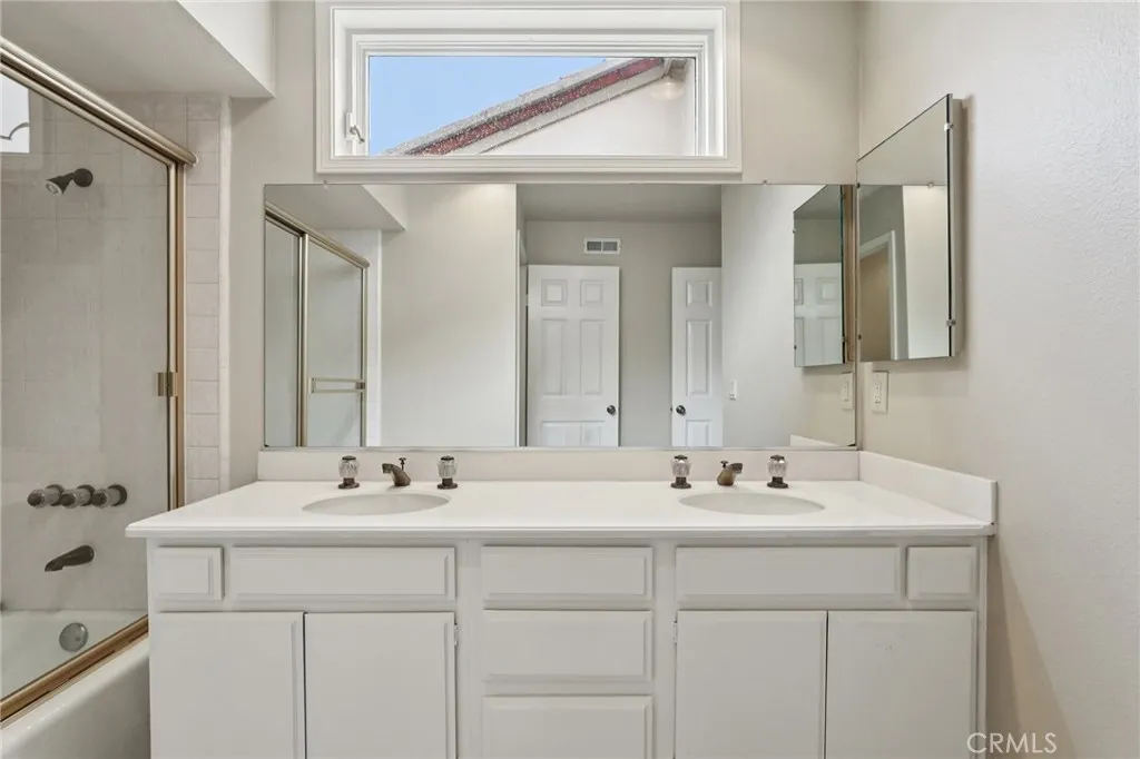 369 Avenida Granada, Long Beach, California 90814 home-pic-26