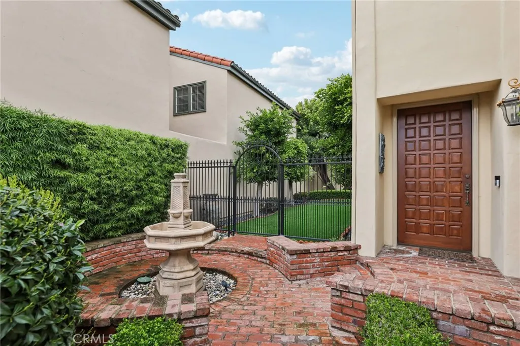 369 Avenida Granada, Long Beach, California 90814 home-pic-2