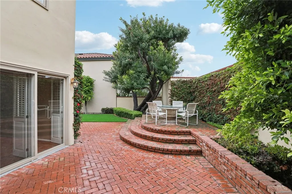 369 Avenida Granada, Long Beach, California 90814 home-pic-34