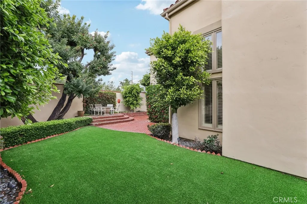 369 Avenida Granada, Long Beach, California 90814 home-pic-32