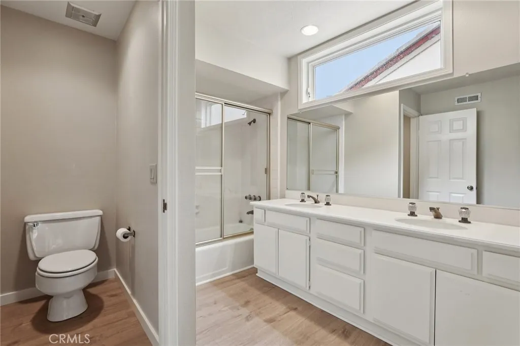 369 Avenida Granada, Long Beach, California 90814 home-pic-25
