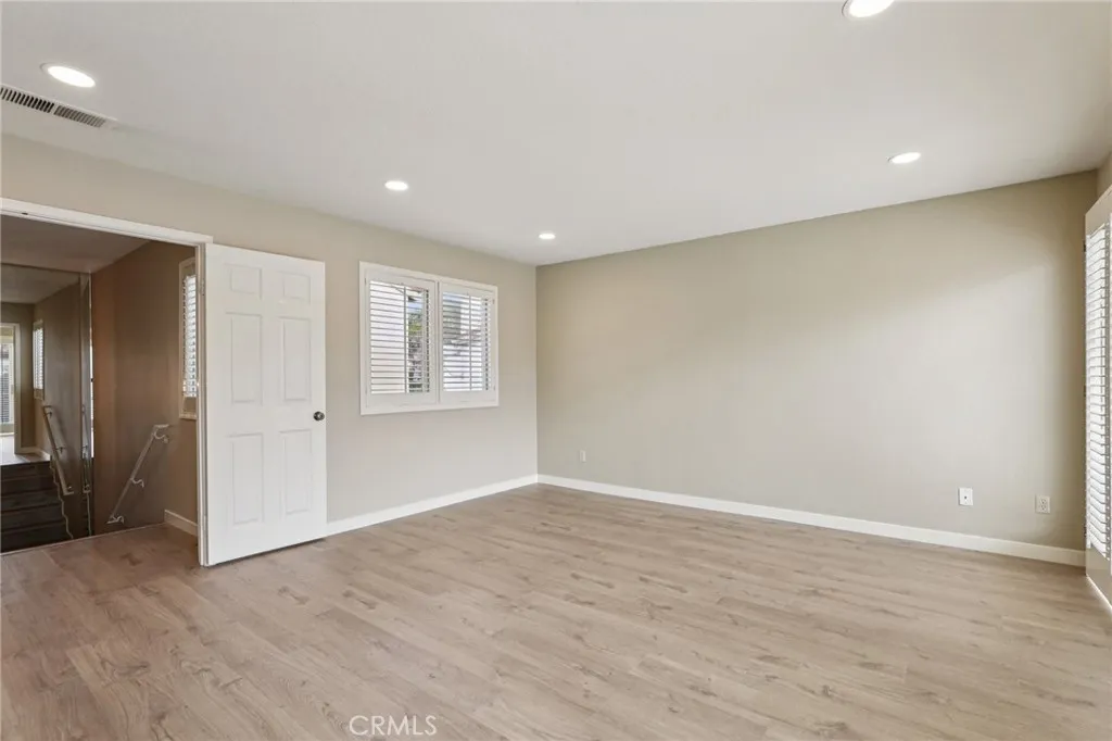369 Avenida Granada, Long Beach, California 90814 home-pic-24
