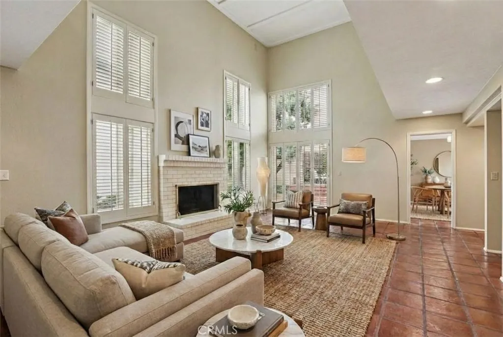 369 Avenida Granada, Long Beach, California 90814 home-pic-4
