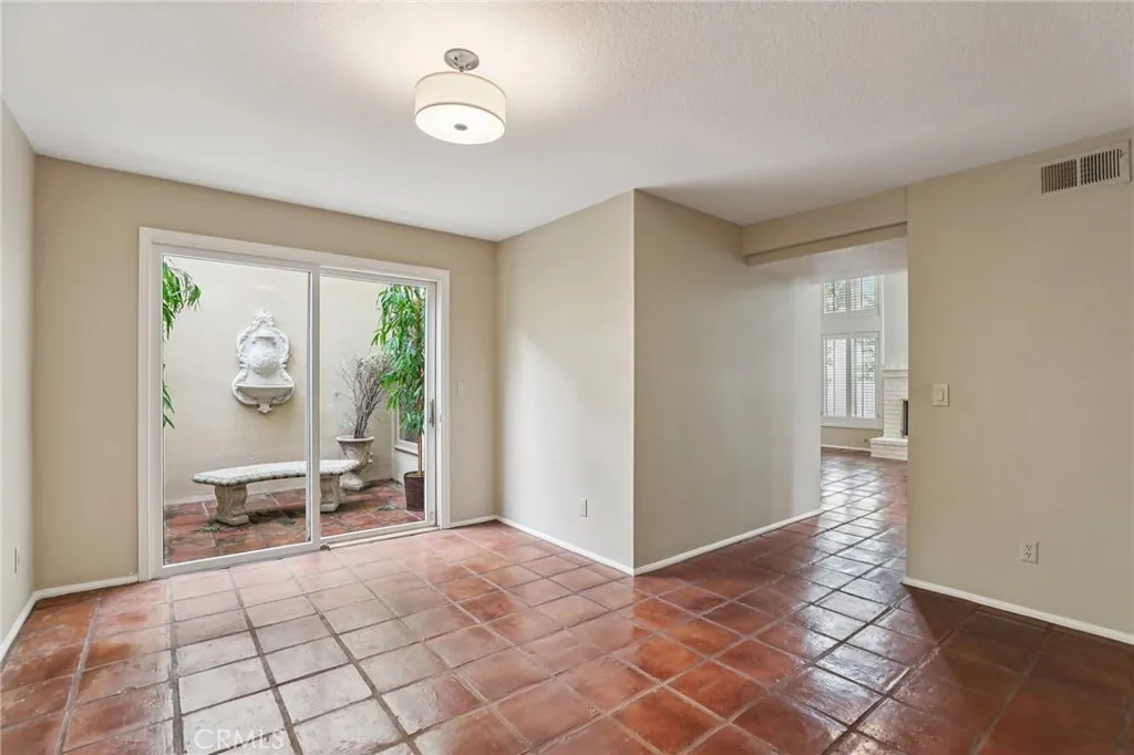 369 Avenida Granada, Long Beach, California 90814 home-pic-14