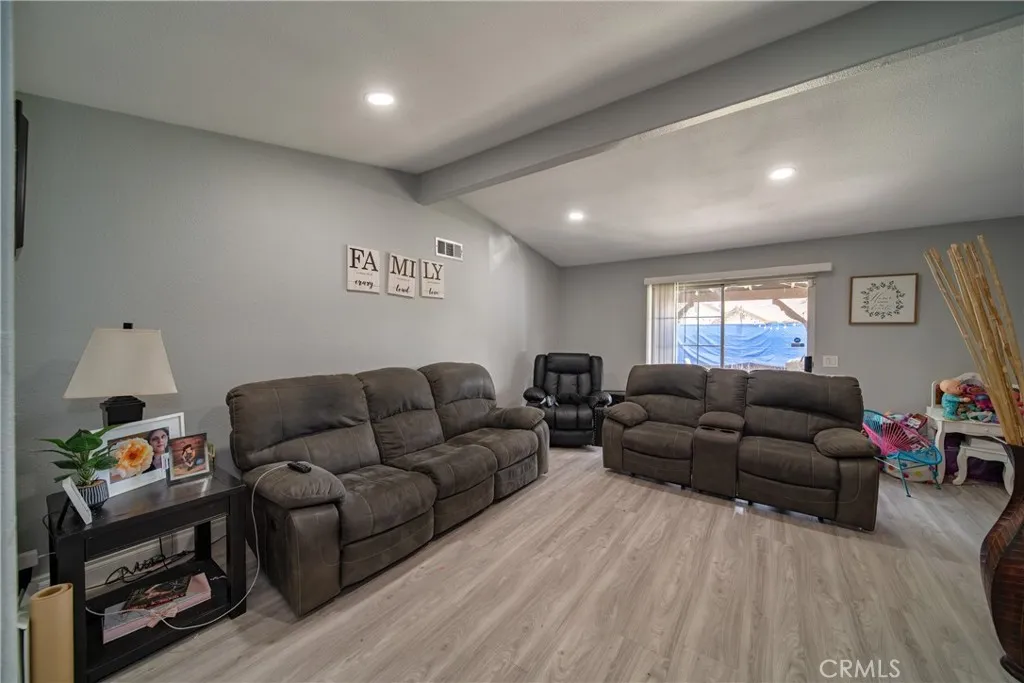 25035 Brodiaea Avenue, Moreno Valley, California 92553 home-pic-12