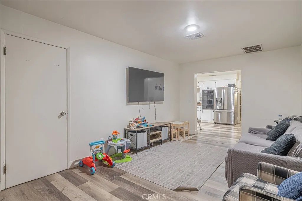 9268 Beech, Fontana, California 92335 home-pic-10