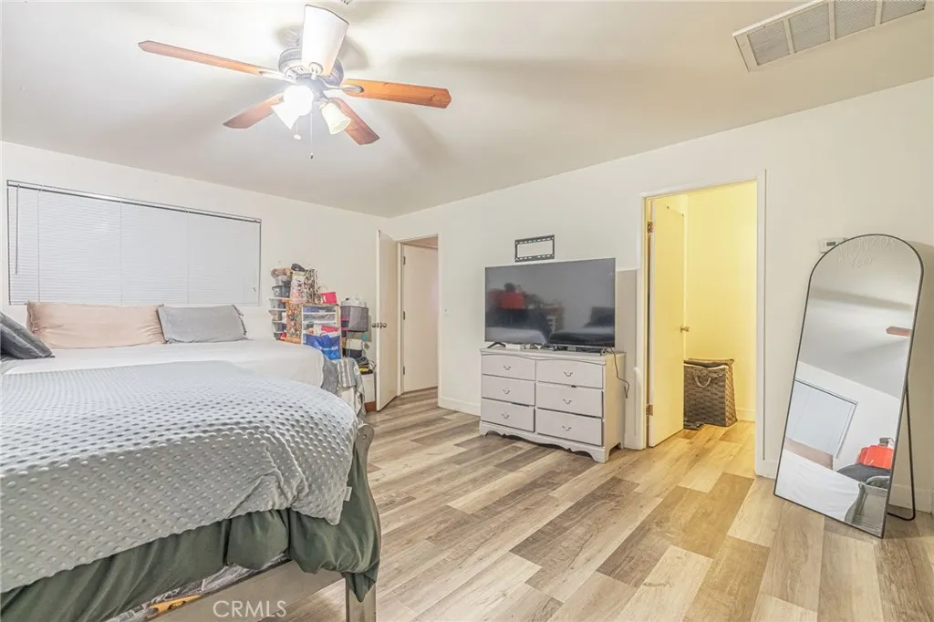 9268 Beech, Fontana, California 92335 home-pic-18