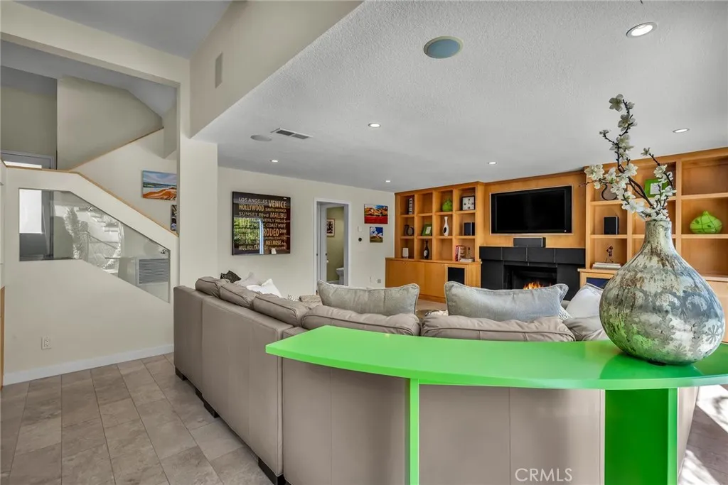 7156 Castle Peak, West Hills, California 91307 home-pic-10