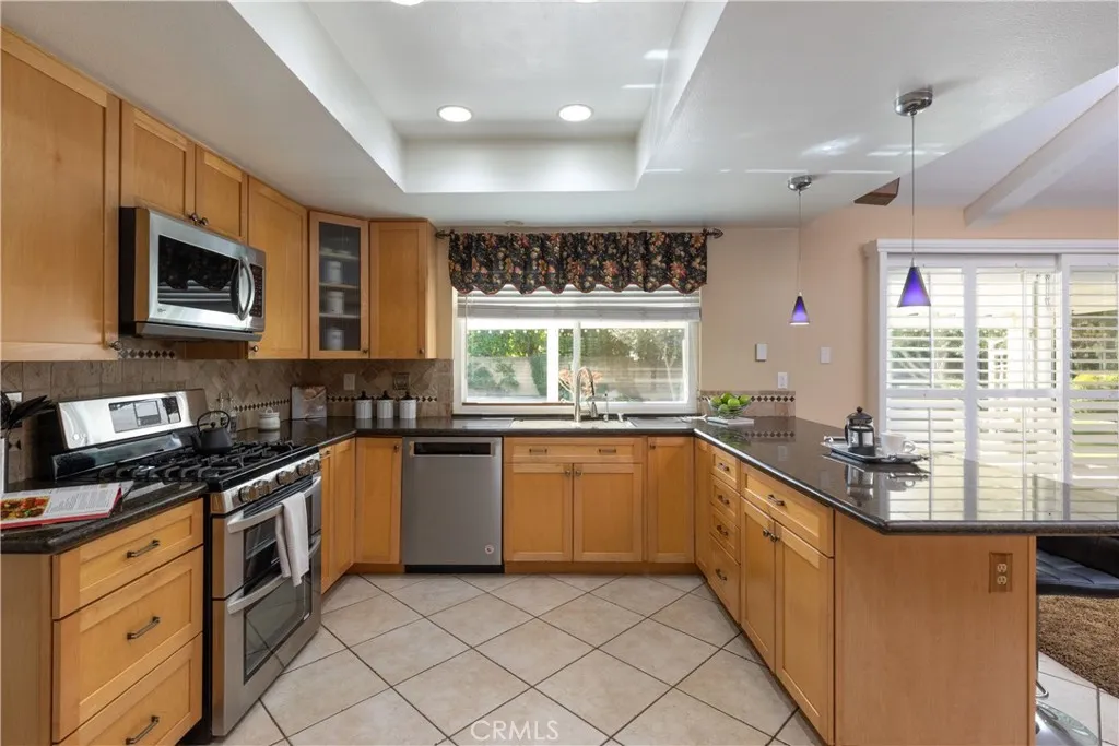 628 Charleston, Claremont, California 91711 home-pic-13