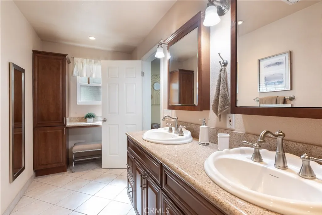 628 Charleston, Claremont, California 91711 home-pic-39