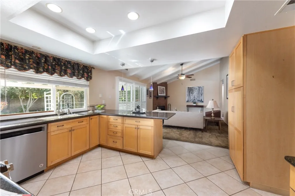 628 Charleston, Claremont, California 91711 home-pic-16