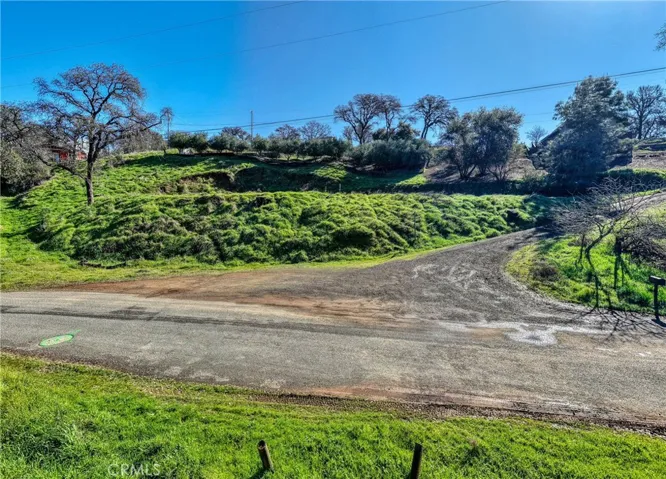 Paved Road runs in-front of lots.