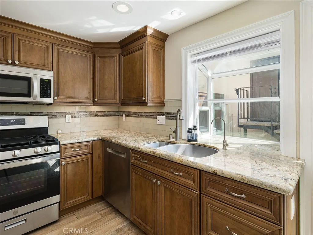 1625 Stonewood Court, San Pedro, California 90732 home-pic-10